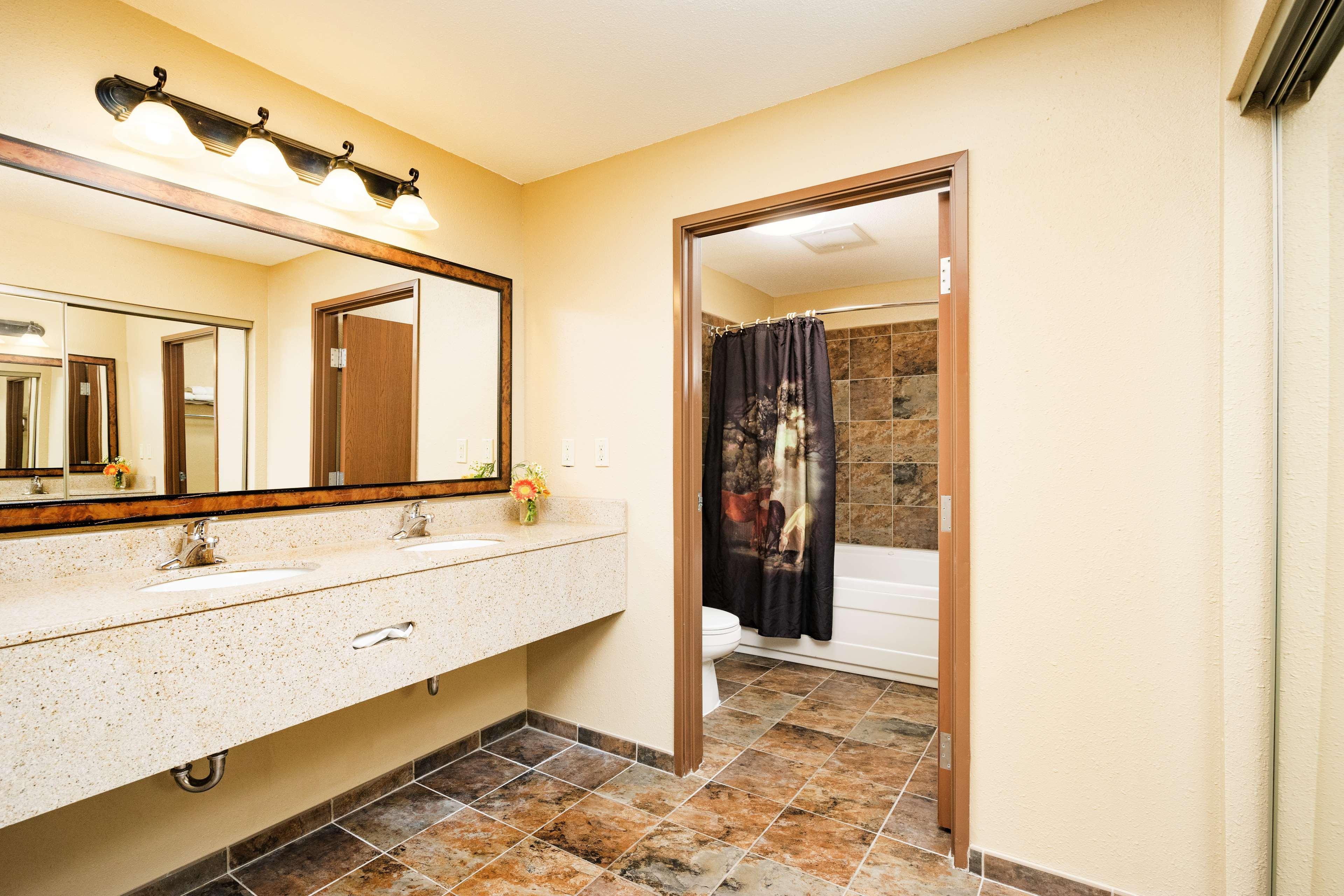 Best Western Plus Kelly Inn & Suites Биллингс Экстерьер фото
